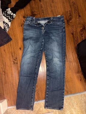 Classic Women's Blue Denim Jeans Slim Straight Cut, Size 32